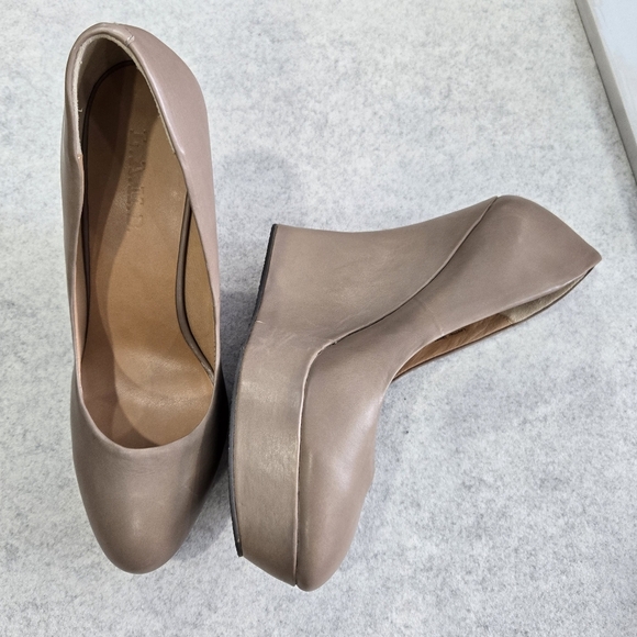 🐢 L.A.M.B. Women Novice Taupe High Wedge Slip On Size 9.5 Pumps - Picture 1 of 17